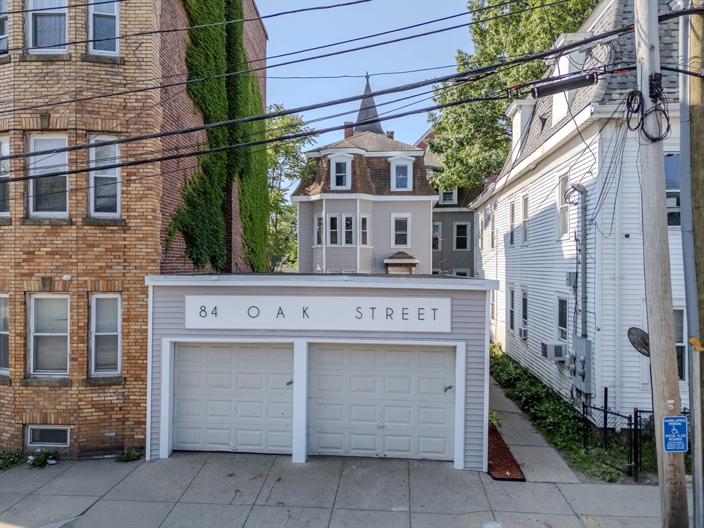 84 Oak St, Lawrence, Massachusetts, 9 Bedrooms Bedrooms, 16 Rooms Rooms,3 BathroomsBathrooms,Residential Income,For Sale,Oak St,73387892
