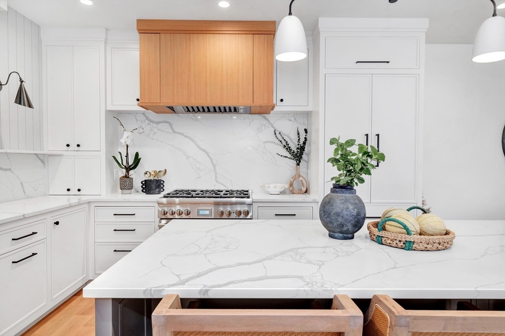 10A Milk, Newburyport, Massachusetts, 3 Bedrooms Bedrooms, 6 Rooms Rooms,2.5 BathroomsBathrooms,Residential,For Sale,Milk,73388175