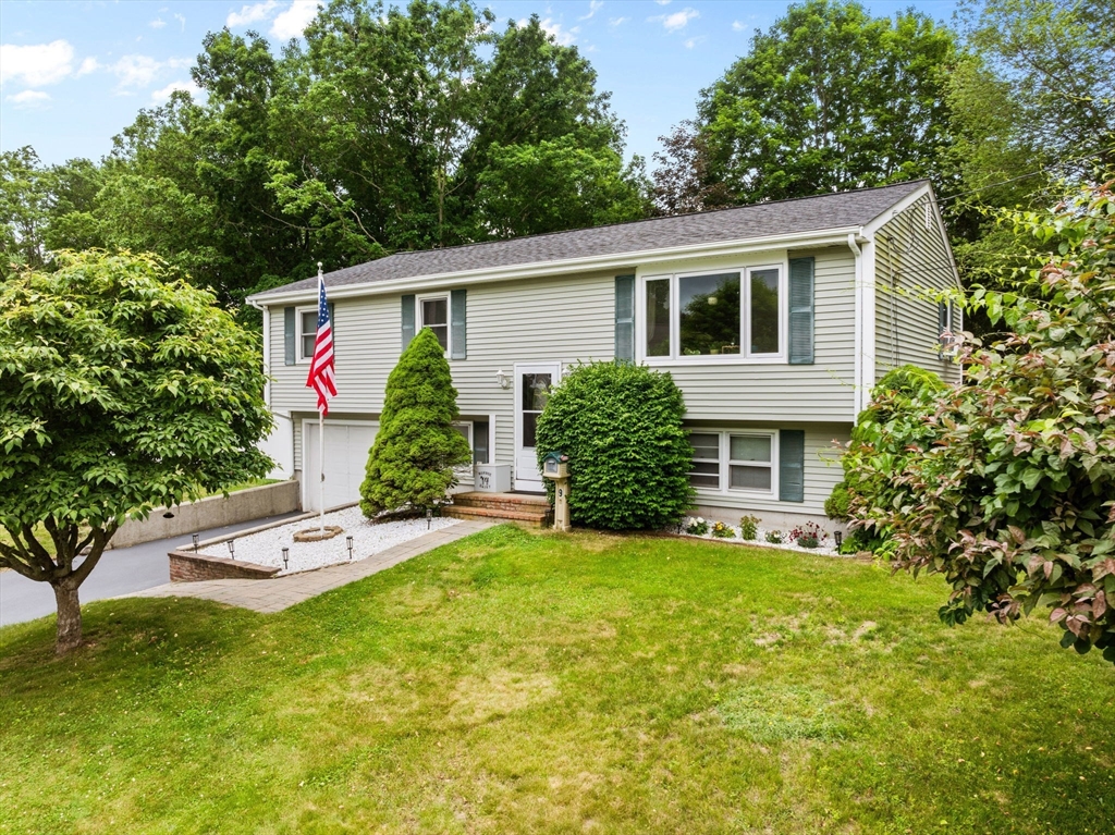 9 Herbert St, Taunton, Massachusetts, 3 Bedrooms Bedrooms, 6 Rooms Rooms,2 BathroomsBathrooms,Residential,For Sale,Herbert St,73388006