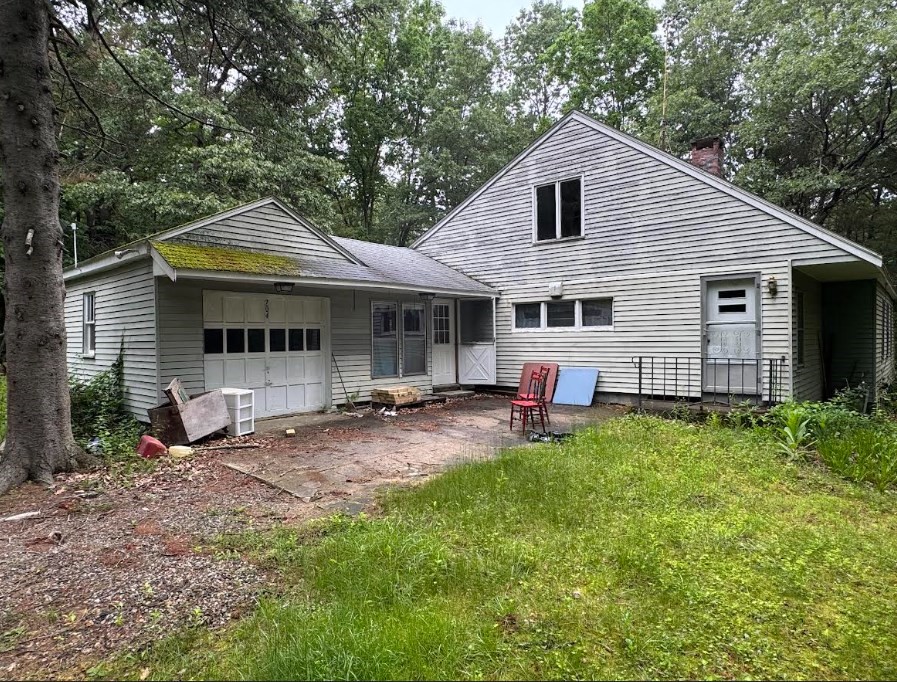 704 Crystal St, Haverhill, Massachusetts, 2 Bedrooms Bedrooms, 5 Rooms Rooms,1 BathroomBathrooms,Residential,For Sale,Crystal St,73387828