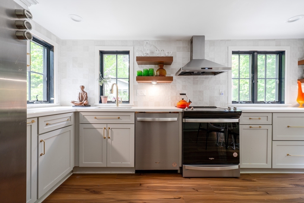 32 Fern St., Concord, Massachusetts, 3 Bedrooms Bedrooms, 5 Rooms Rooms,2 BathroomsBathrooms,Residential,For Sale,Fern St.,73388117