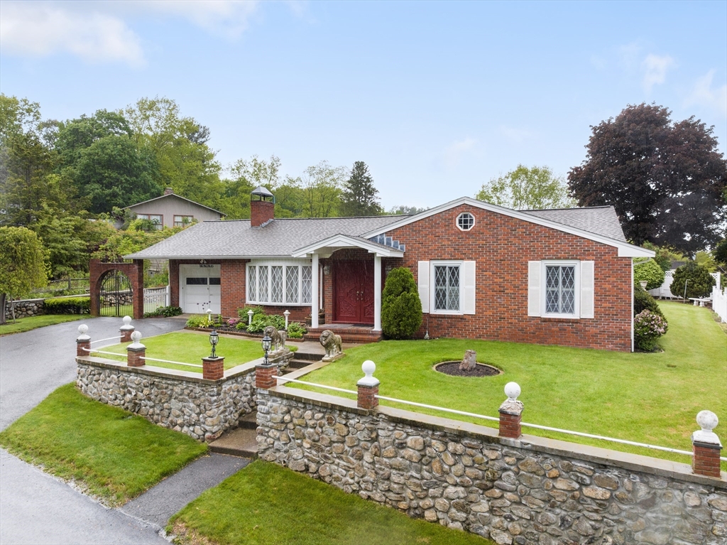 39 Longview Street, Haverhill, Massachusetts, 3 Bedrooms Bedrooms, 7 Rooms Rooms,2 BathroomsBathrooms,Residential,For Sale,Longview Street,73381269