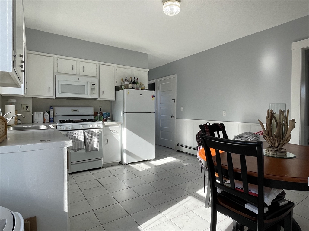 59 South St, Waltham, Massachusetts, 2 Bedrooms Bedrooms, 5 Rooms Rooms,1 BathroomBathrooms,Residential Lease,For Rent,South St,73388324