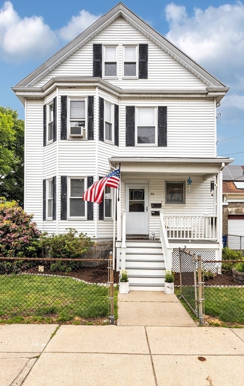 87 Selwyn Street, Boston, Massachusetts, 5 Bedrooms Bedrooms, 11 Rooms Rooms,2 BathroomsBathrooms,Residential Income,For Sale,Selwyn Street,73388434