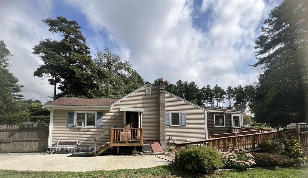 13 Irwin St, Stoughton, Massachusetts, 2 Bedrooms Bedrooms, 5 Rooms Rooms,1 BathroomBathrooms,Residential,For Sale,Irwin St,73388469