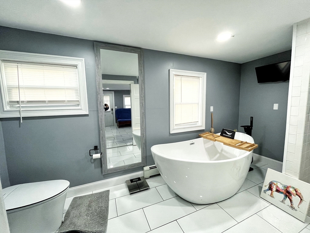 27 Overlook Rd, Holbrook, Massachusetts, 2 Bedrooms Bedrooms, 3 Rooms Rooms,1 BathroomBathrooms,Residential,For Sale,Overlook Rd,73388352