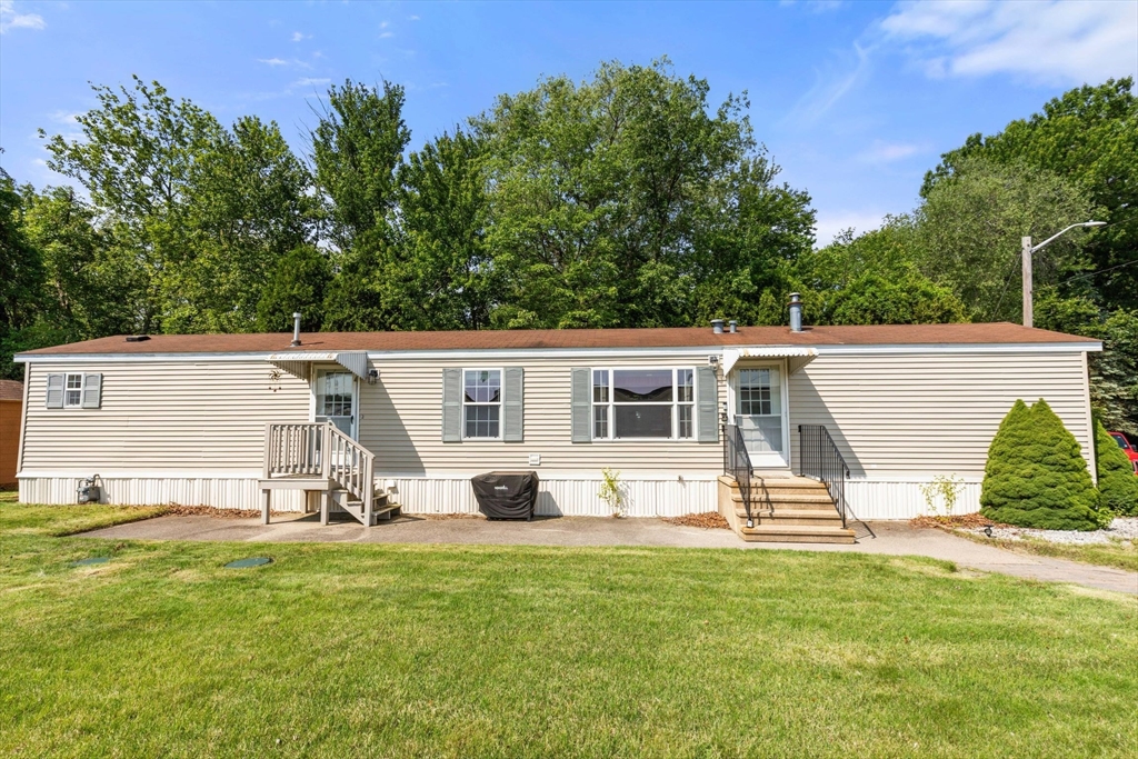 97 Julia Dr, Attleboro, Massachusetts, 2 Bedrooms Bedrooms, 4 Rooms Rooms,2 BathroomsBathrooms,Residential,For Sale,Julia Dr,73388476