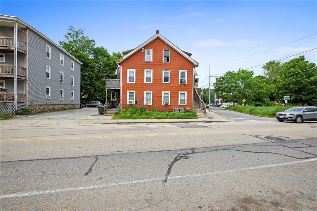 39 Worcester St, Southbridge, Massachusetts, 9 Bedrooms Bedrooms, 20 Rooms Rooms,4 BathroomsBathrooms,Residential Income,For Sale,Worcester St,73388543
