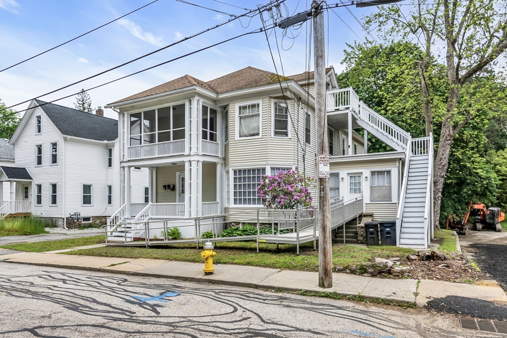 213 Marcy St, Southbridge, Massachusetts, 7 Bedrooms Bedrooms, 18 Rooms Rooms,3 BathroomsBathrooms,Residential Income,For Sale,Marcy St,73388567