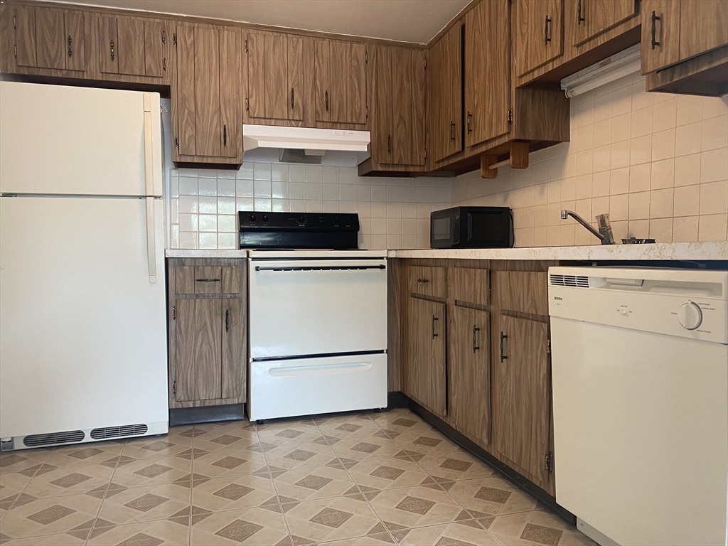 382 Massachsusetts Avenue, Arlington, Massachusetts, 1 Bedroom Bedrooms, 3 Rooms Rooms,1 BathroomBathrooms,Residential Lease,For Rent,Massachsusetts Avenue,73388722