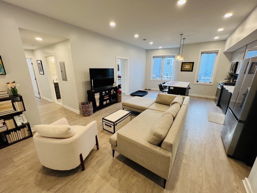 14 Ward St., Somerville, Massachusetts, 2 Bedrooms Bedrooms, 3 Rooms Rooms,2 BathroomsBathrooms,Residential Lease,For Rent,Ward St.,73388897