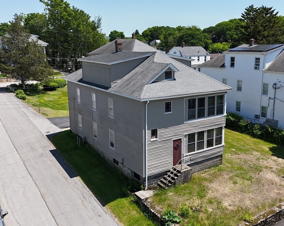 5 Hall St, Webster, Massachusetts, 8 Bedrooms Bedrooms, 17 Rooms Rooms,3 BathroomsBathrooms,Residential Income,For Sale,Hall St,73388903
