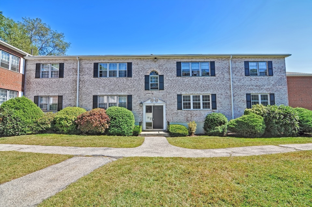 35 Lake Shore Ct, Boston, Massachusetts, 3 Bedrooms Bedrooms, 4 Rooms Rooms,2 BathroomsBathrooms,Residential Lease,For Rent,Lake Shore Ct,73388910
