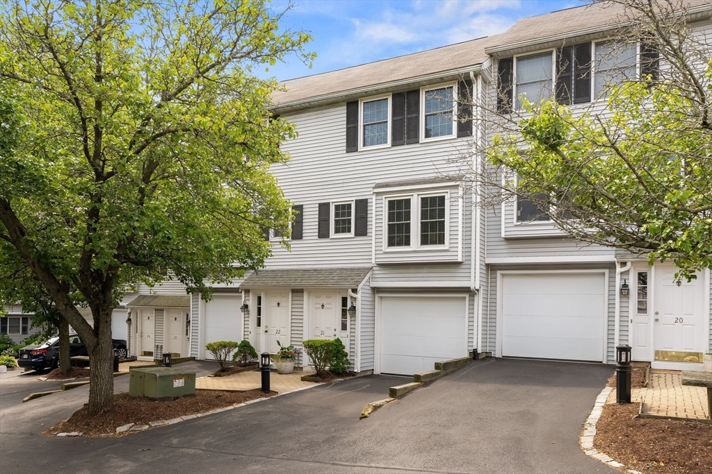21 Fallon Ct, Quincy, Massachusetts, 2 Bedrooms Bedrooms, 6 Rooms Rooms,1.5 BathroomsBathrooms,Residential,For Sale,Fallon Ct,73388947