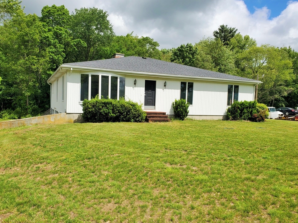 197 West Center Street, West Bridgewater, Massachusetts, 3 Bedrooms Bedrooms, 9 Rooms Rooms,1.5 BathroomsBathrooms,Residential,For Sale,West Center Street,73388948