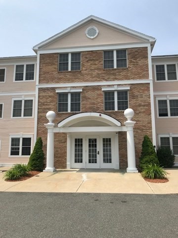 1 Millbrook Lane, Wakefield, Massachusetts, 2 Bedrooms Bedrooms, 4 Rooms Rooms,2 BathroomsBathrooms,Residential,For Sale,Millbrook Lane,73388949