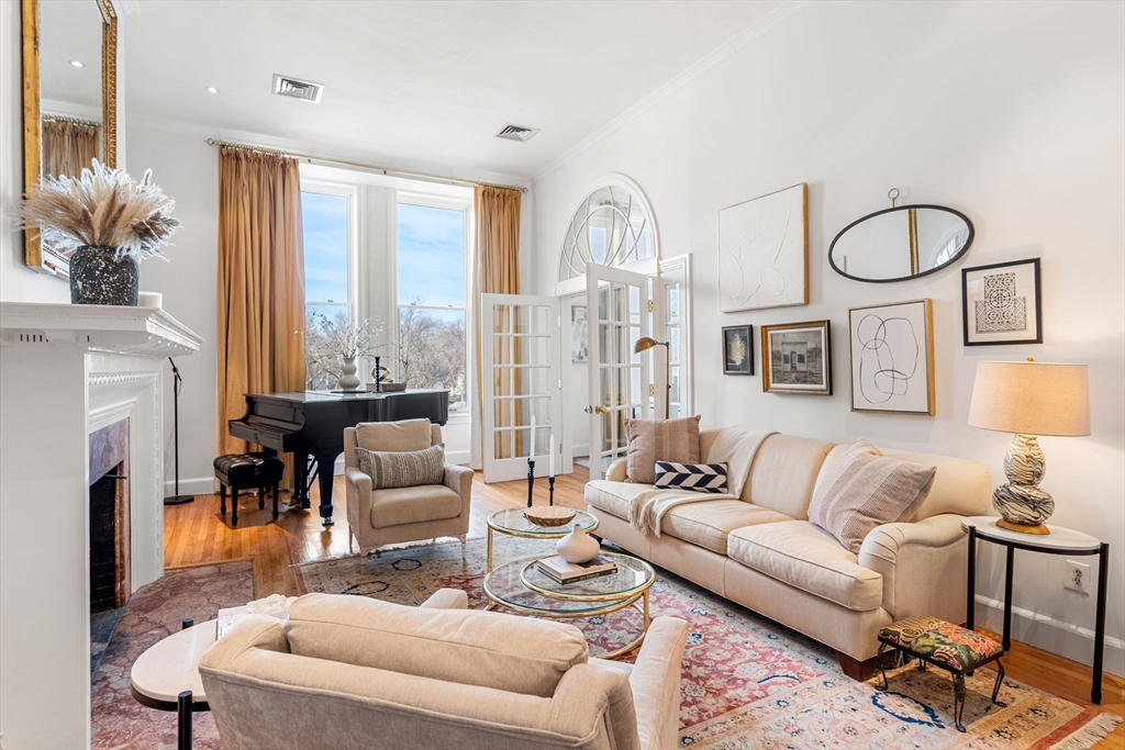 120 Beacon Street, Boston, Massachusetts, 3 Bedrooms Bedrooms, 7 Rooms Rooms,2 BathroomsBathrooms,Residential Lease,For Rent,Beacon Street,73388946