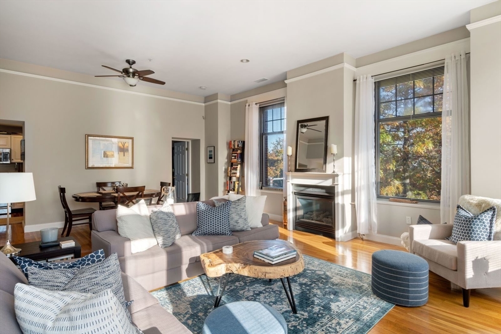342 Bunker Hill, Boston, Massachusetts, 2 Bedrooms Bedrooms, 4 Rooms Rooms,2 BathroomsBathrooms,Residential Lease,For Rent,Bunker Hill,73389011