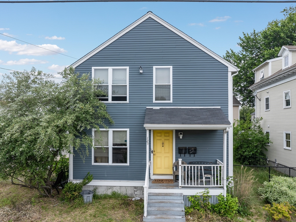 125 Byfield St., Providence, Rhode Island, 5 Bedrooms Bedrooms, 12 Rooms Rooms,2 BathroomsBathrooms,Residential Income,For Sale,Byfield St.,73389105
