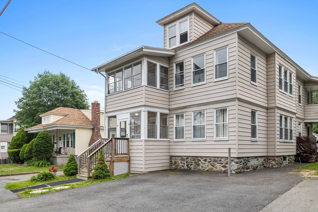 24-26 Lincoln Street, North Andover, Massachusetts, 4 Bedrooms Bedrooms, 12 Rooms Rooms,2 BathroomsBathrooms,Residential Income,For Sale,Lincoln Street,73389157