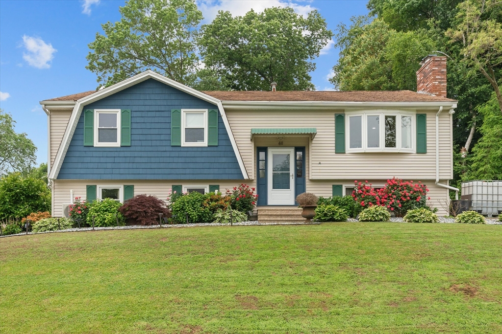 46 Lisa Lane, Methuen, Massachusetts, 3 Bedrooms Bedrooms, 8 Rooms Rooms,3 BathroomsBathrooms,Residential,For Sale,Lisa Lane,73389178