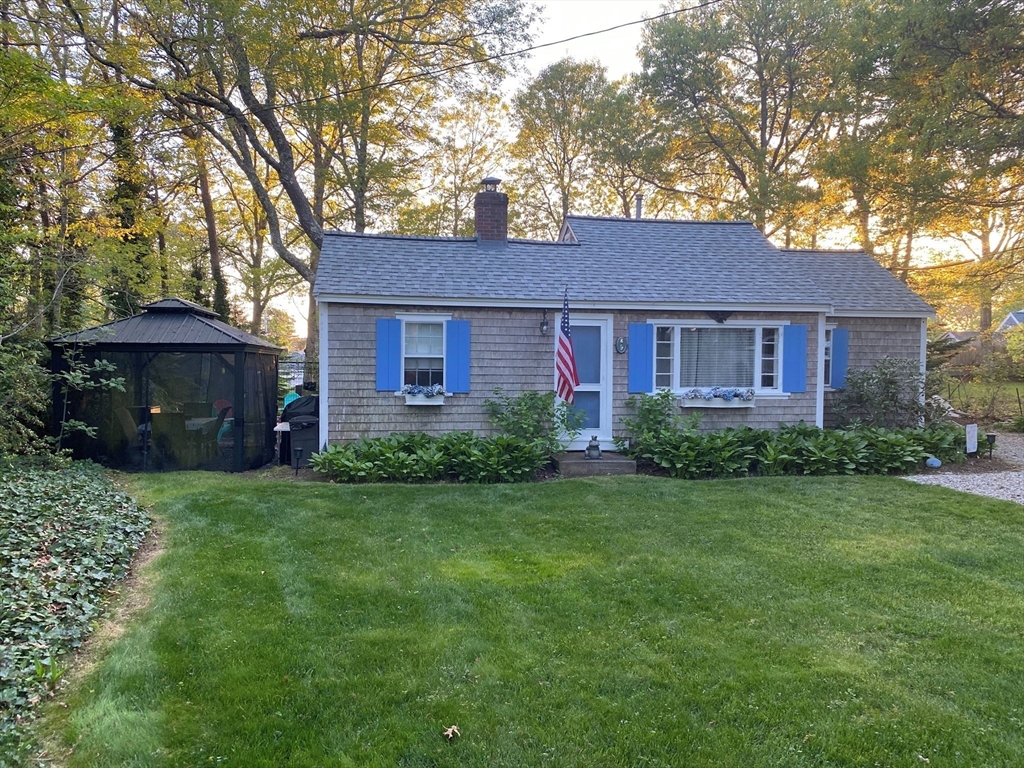 9 Bayberry Ln, Dennis, Massachusetts, 2 Bedrooms Bedrooms, 4 Rooms Rooms,1 BathroomBathrooms,Residential,For Sale,Bayberry Ln,73389320
