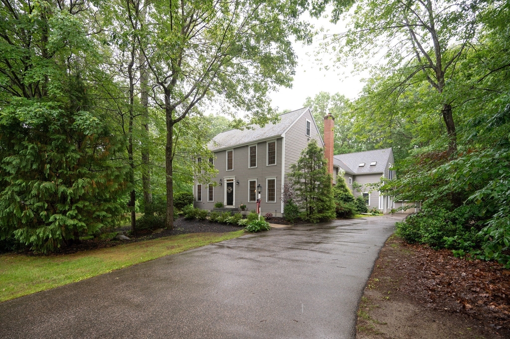 15 Crestwood Drive, Blackstone, Massachusetts, 3 Bedrooms Bedrooms, 7 Rooms Rooms,2.5 BathroomsBathrooms,Residential,For Sale,Crestwood Drive,73389340