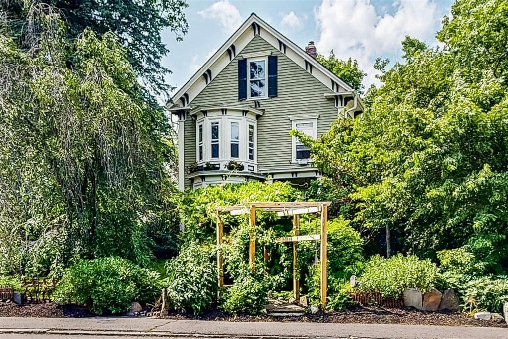 239 Arlington St, Acton, Massachusetts, 3 Bedrooms Bedrooms, 8 Rooms Rooms,2.5 BathroomsBathrooms,Residential,For Sale,Arlington St,73389362