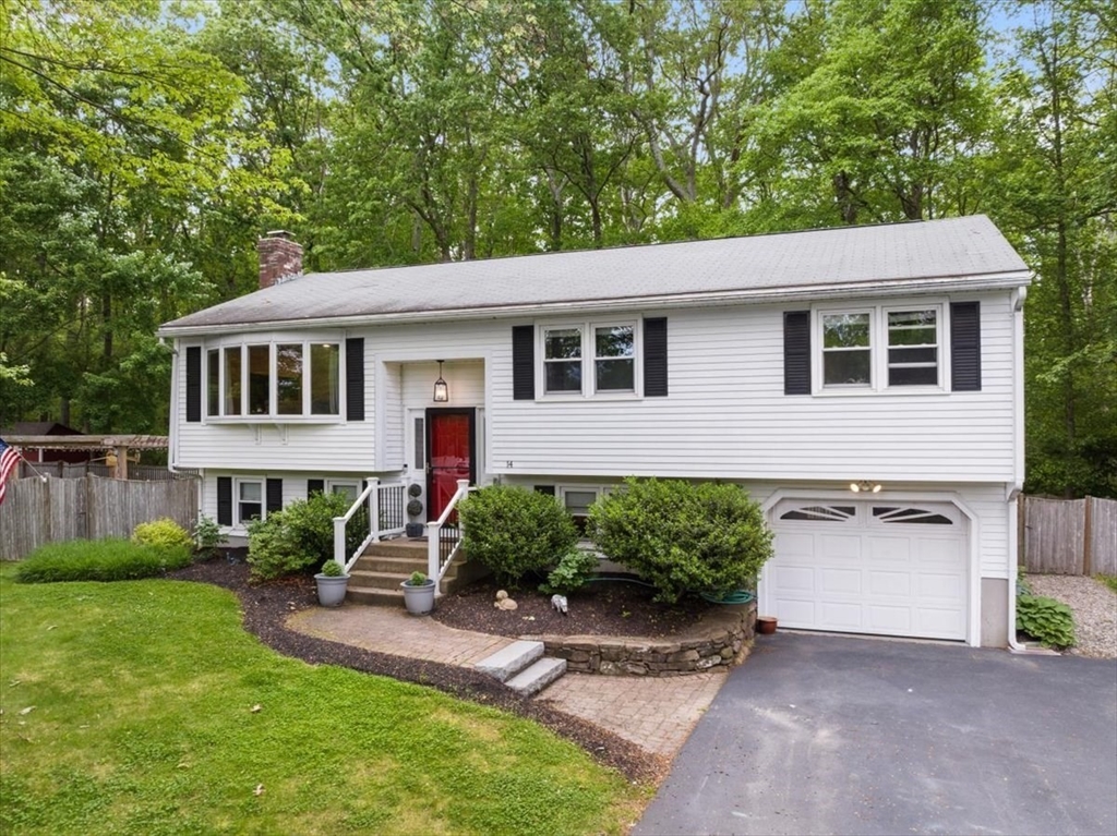 14 Bradford, Milford, Massachusetts, 3 Bedrooms Bedrooms, 5 Rooms Rooms,1.5 BathroomsBathrooms,Residential,For Sale,Bradford,73389363