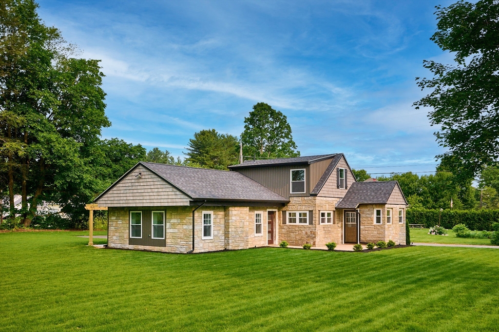 116 Holyoke St, Easthampton, Massachusetts, 3 Bedrooms Bedrooms, 5 Rooms Rooms,2 BathroomsBathrooms,Residential,For Sale,Holyoke St,73389393