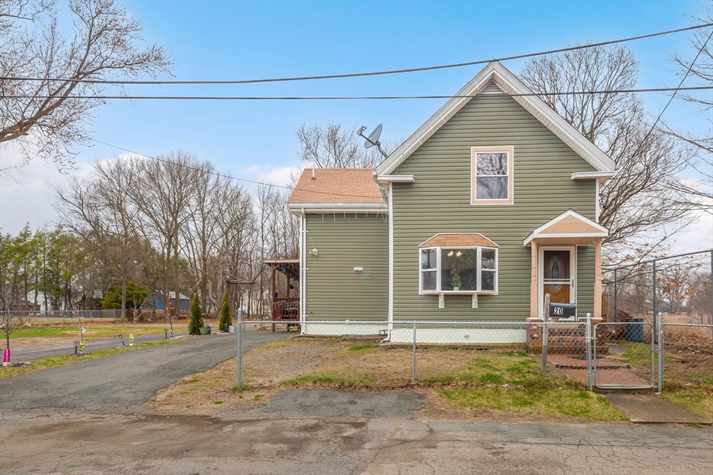 20 Thornell St, Brockton, Massachusetts, 3 Bedrooms Bedrooms, 6 Rooms Rooms,2.5 BathroomsBathrooms,Residential,For Sale,Thornell St,73389404