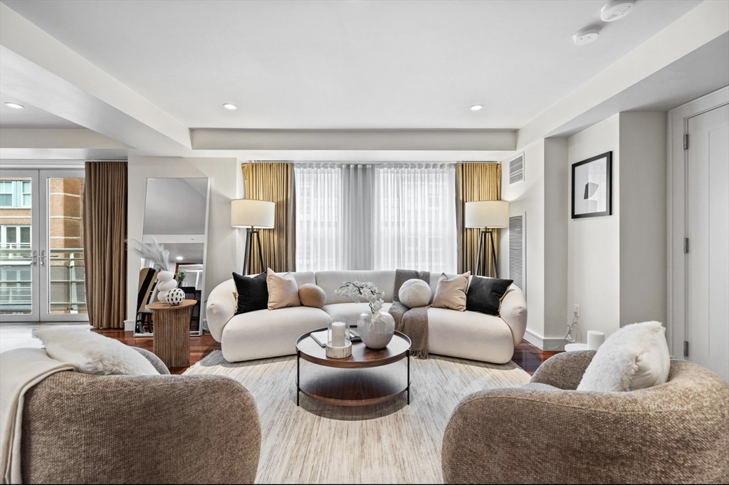 4 Battery Wharf, Boston, Massachusetts, 2 Bedrooms Bedrooms, 6 Rooms Rooms,2.5 BathroomsBathrooms,Residential,For Sale,Battery Wharf,73389564