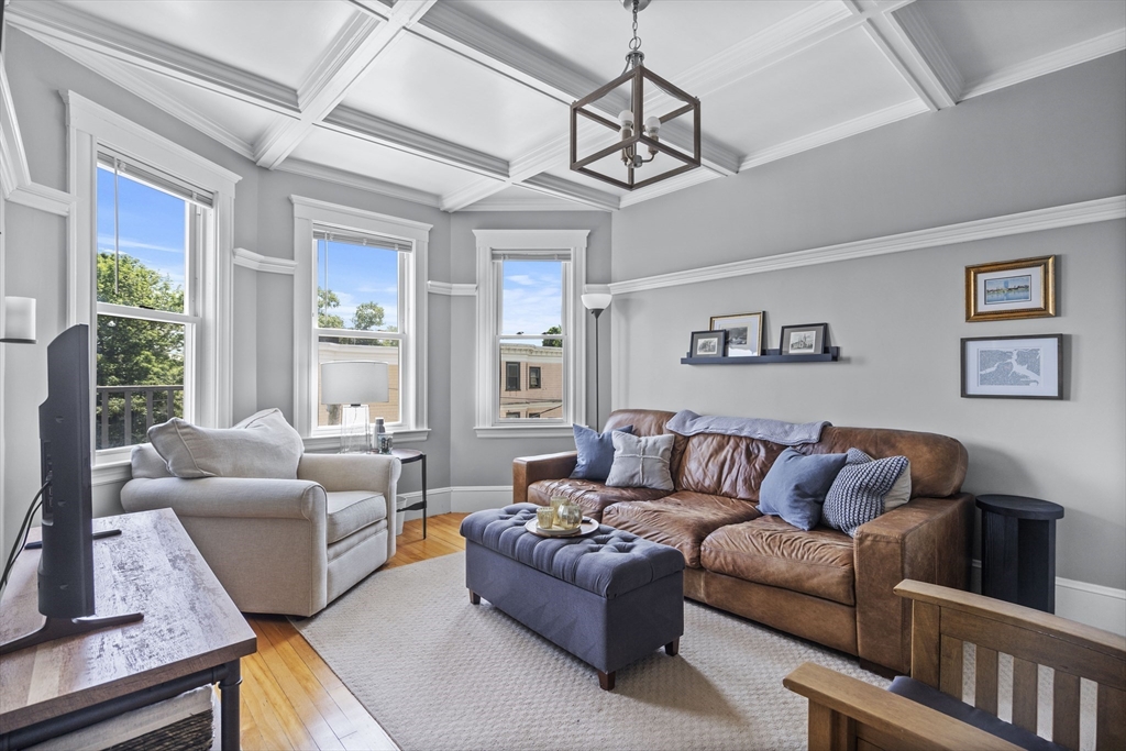 40 King St, Boston, Massachusetts, 3 Bedrooms Bedrooms, 7 Rooms Rooms,1.5 BathroomsBathrooms,Residential,For Sale,King St,73389567