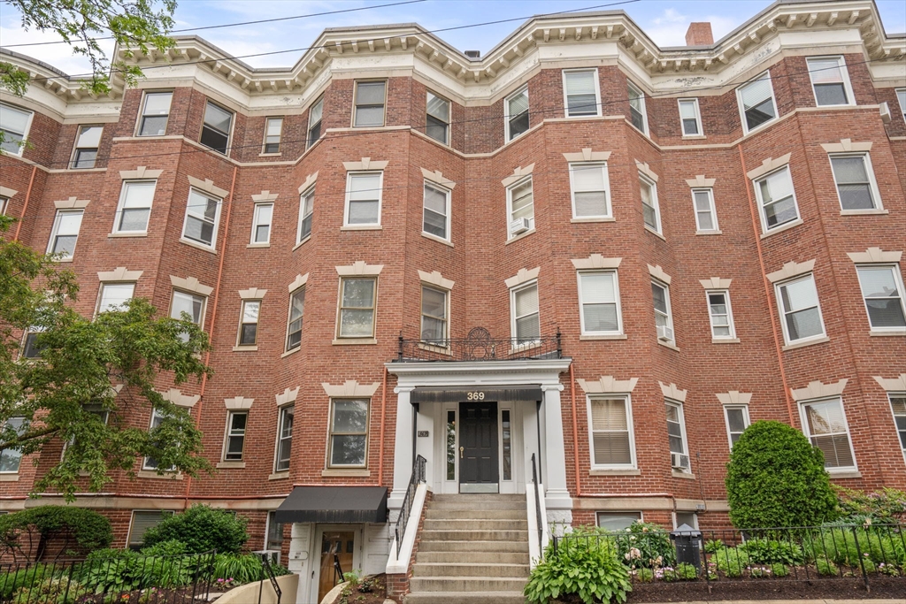 369 Tappan St, Brookline, Massachusetts, 1 Bedroom Bedrooms, 3 Rooms Rooms,1 BathroomBathrooms,Residential,For Sale,Tappan St,73389565