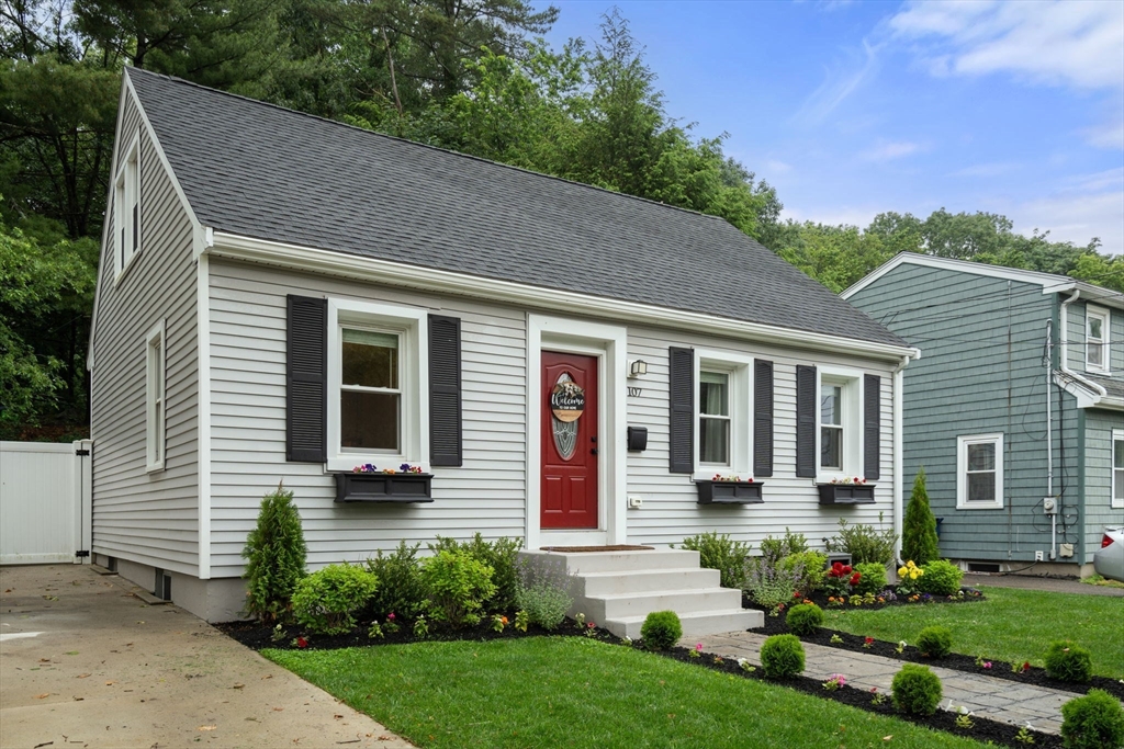 107 Stimson Street, Boston, Massachusetts, 3 Bedrooms Bedrooms, 6 Rooms Rooms,2 BathroomsBathrooms,Residential,For Sale,Stimson Street,73389566