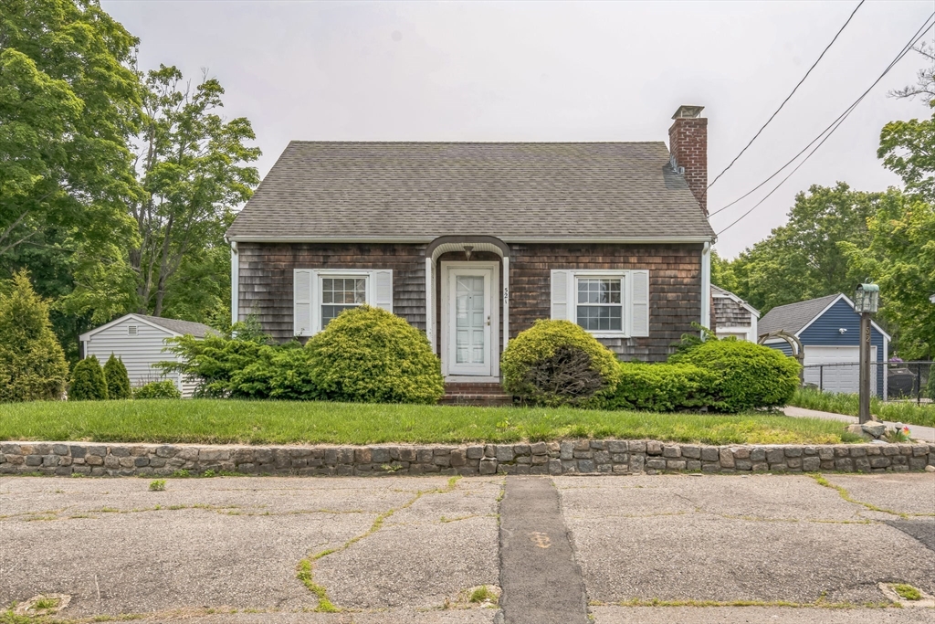 521 Pleasant St, Weymouth, Massachusetts, 3 Bedrooms Bedrooms, 6 Rooms Rooms,1.5 BathroomsBathrooms,Residential,For Sale,Pleasant St,73389390