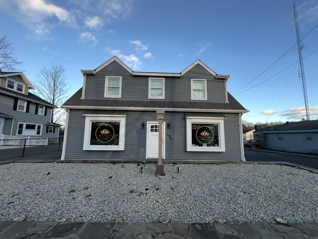 690 Washington St, Easton, Massachusetts, 1 Bedroom Bedrooms, 12 Rooms Rooms,2 BathroomsBathrooms,Residential Income,For Sale,Washington St,73389720