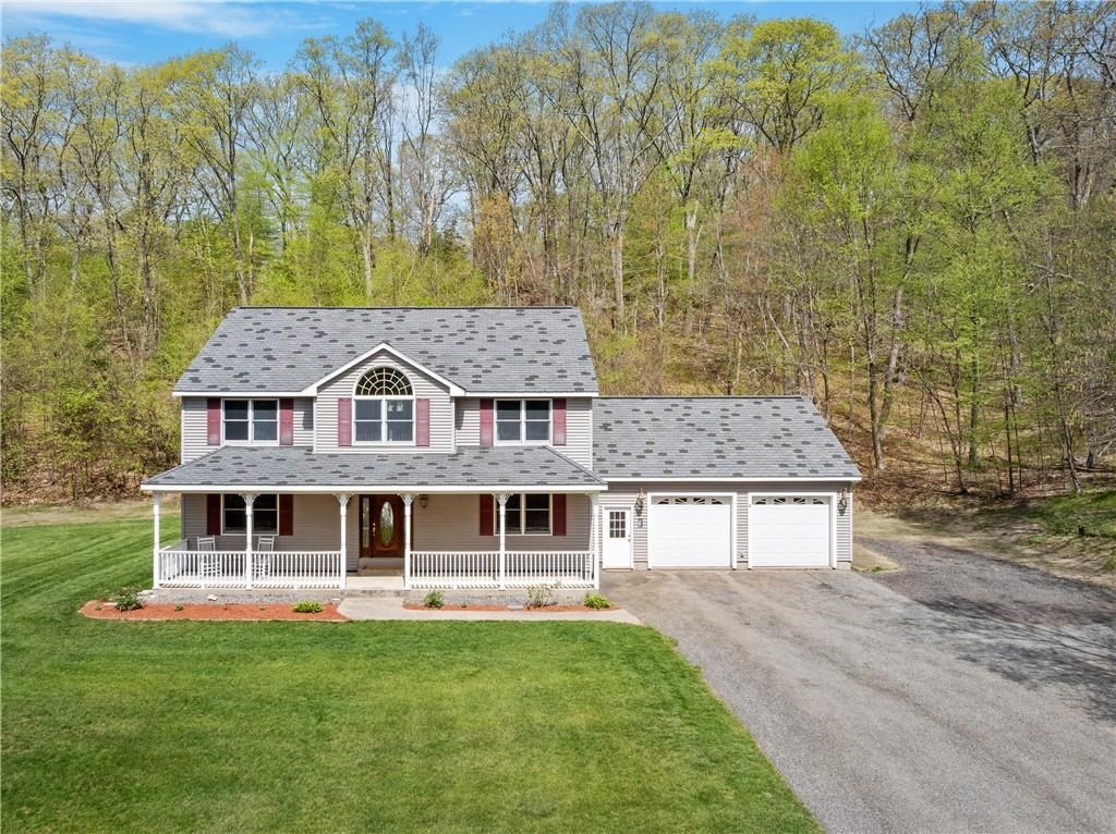 825 Woonsocket Hill, North Smithfield, Rhode Island, 3 Bedrooms Bedrooms, 9 Rooms Rooms,3 BathroomsBathrooms,Residential,For Sale,Woonsocket Hill,73389588