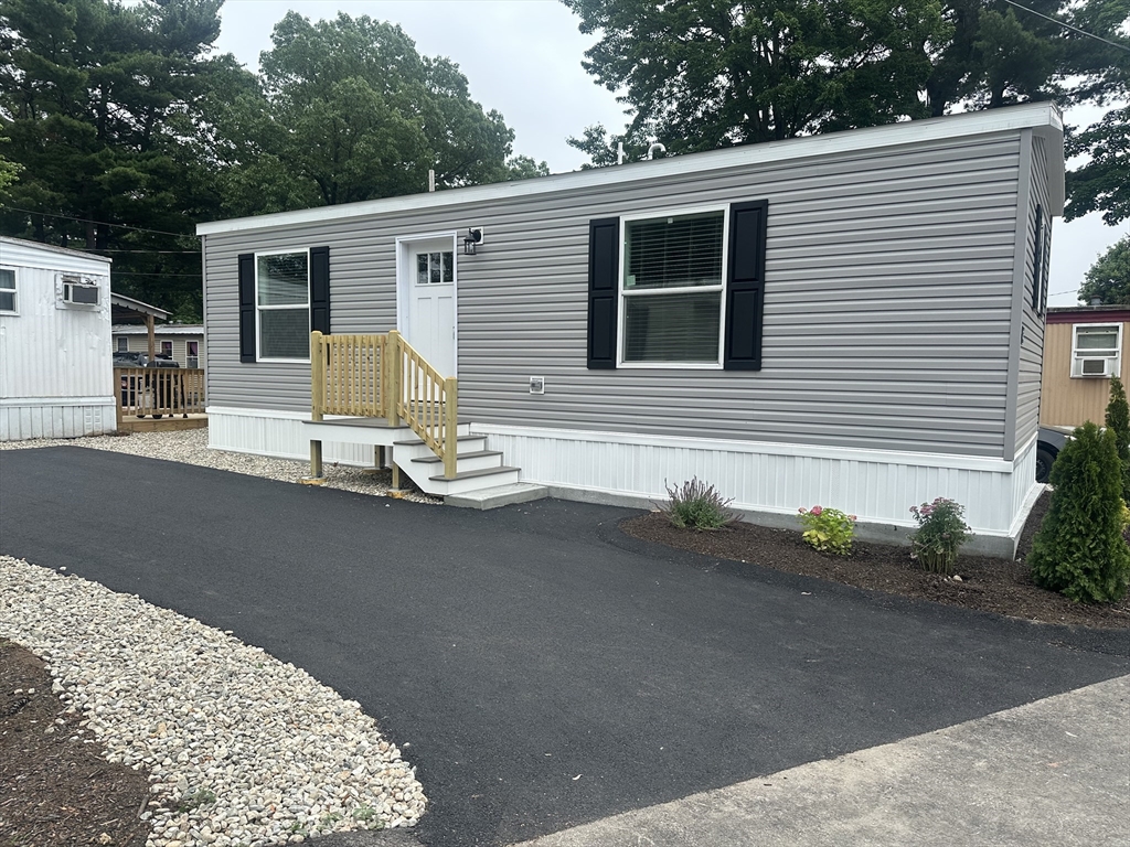 1346 Newport Ave, Attleboro, Massachusetts, 1 Bedroom Bedrooms, 3 Rooms Rooms,1 BathroomBathrooms,Residential,For Sale,Newport Ave,73389313
