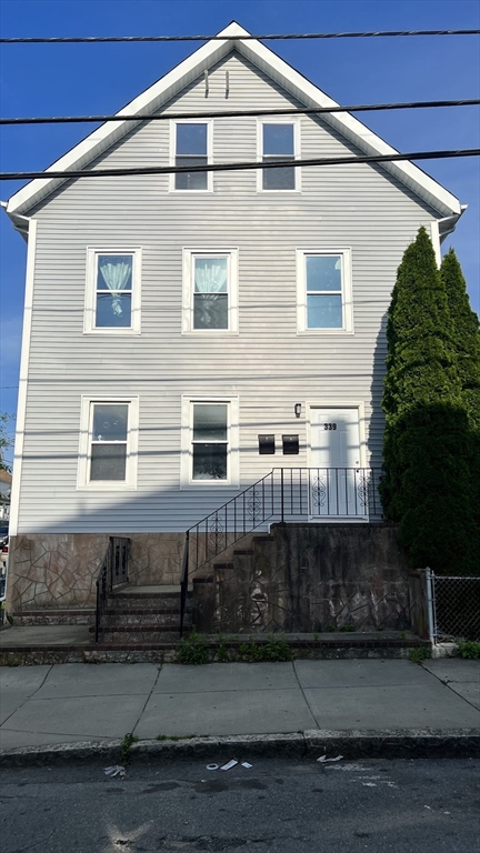 339 N Front Street, New Bedford, Massachusetts, 2 Bedrooms Bedrooms, 5 Rooms Rooms,1 BathroomBathrooms,Residential Lease,For Rent,N Front Street,73389669