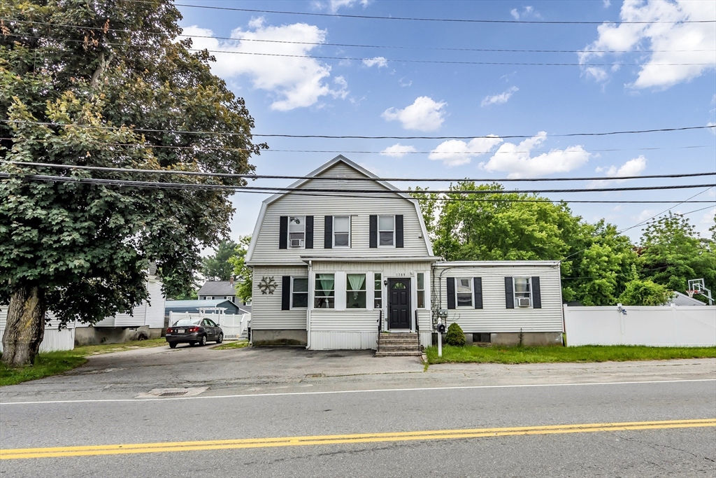 1366 Bridge St, Dracut, Massachusetts, 4 Bedrooms Bedrooms, 9 Rooms Rooms,2 BathroomsBathrooms,Residential Income,For Sale,Bridge St,73389687