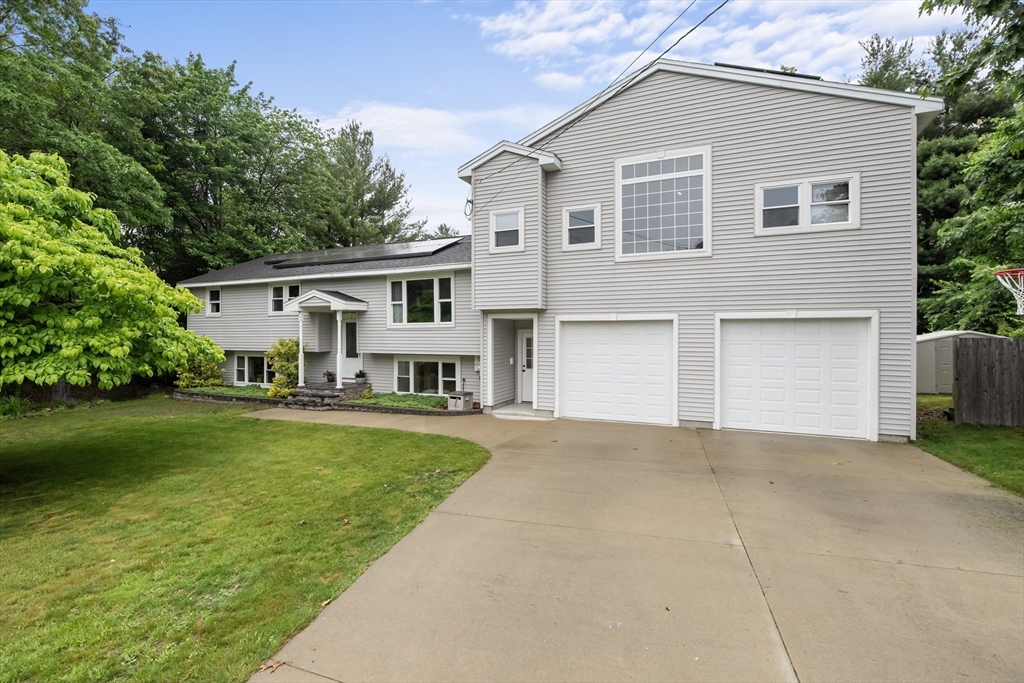 109 Georgia Rd, Tewksbury, Massachusetts, 4 Bedrooms Bedrooms, 6 Rooms Rooms,2 BathroomsBathrooms,Residential,For Sale,Georgia Rd,73390083