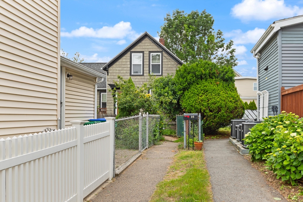 25 Fulton St, Medford, Massachusetts, 2 Bedrooms Bedrooms, 5 Rooms Rooms,2 BathroomsBathrooms,Residential,For Sale,Fulton St,73389827
