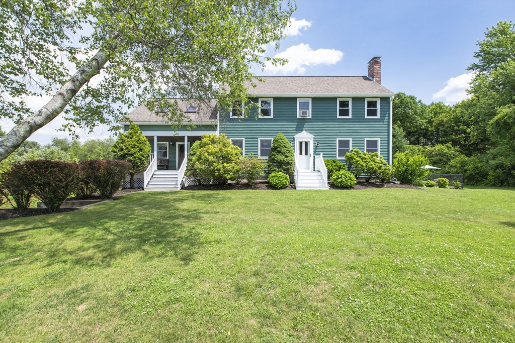 2 Harding Road, Medway, Massachusetts, 3 Bedrooms Bedrooms, 9 Rooms Rooms,2.5 BathroomsBathrooms,Residential,For Sale,Harding Road,73390093