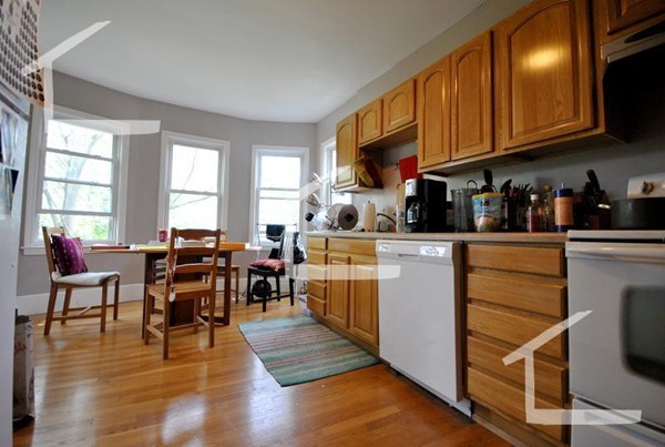 39 Addington Rd, Brookline, Massachusetts, 3 Bedrooms Bedrooms, 5 Rooms Rooms,1 BathroomBathrooms,Residential Lease,For Rent,Addington Rd,73390097