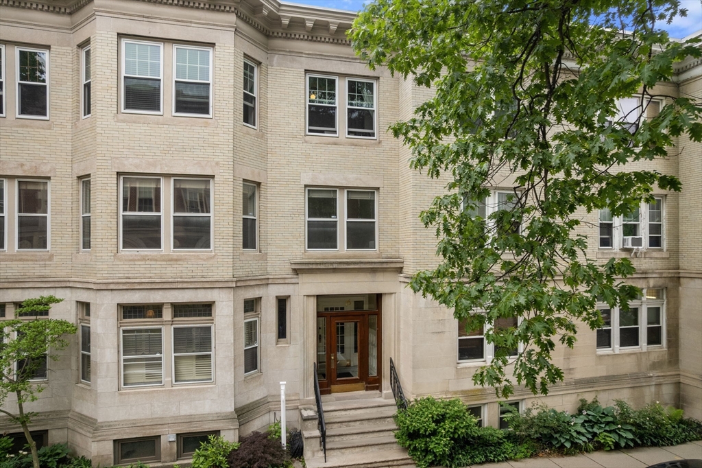 76 Marshal St, Brookline, Massachusetts, 3 Bedrooms Bedrooms, 6 Rooms Rooms,2 BathroomsBathrooms,Residential,For Sale,Marshal St,73389893