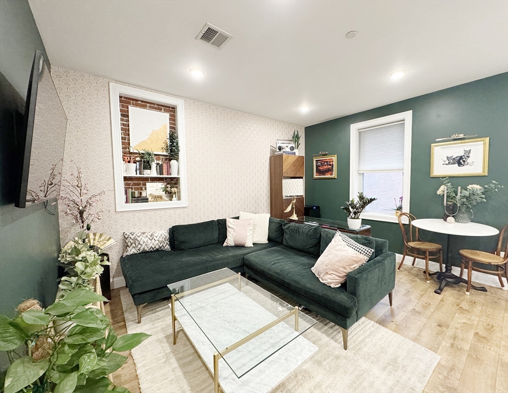 90 Havre Street, Boston, Massachusetts, 2 Bedrooms Bedrooms, 5 Rooms Rooms,1 BathroomBathrooms,Residential Lease,For Rent,Havre Street,73389927