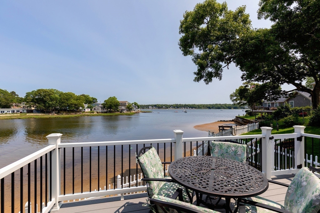 62 Pinehurst Dr, Wareham, Massachusetts, 2 Bedrooms Bedrooms, 6 Rooms Rooms,1 BathroomBathrooms,Residential,For Sale,Pinehurst Dr,73389837
