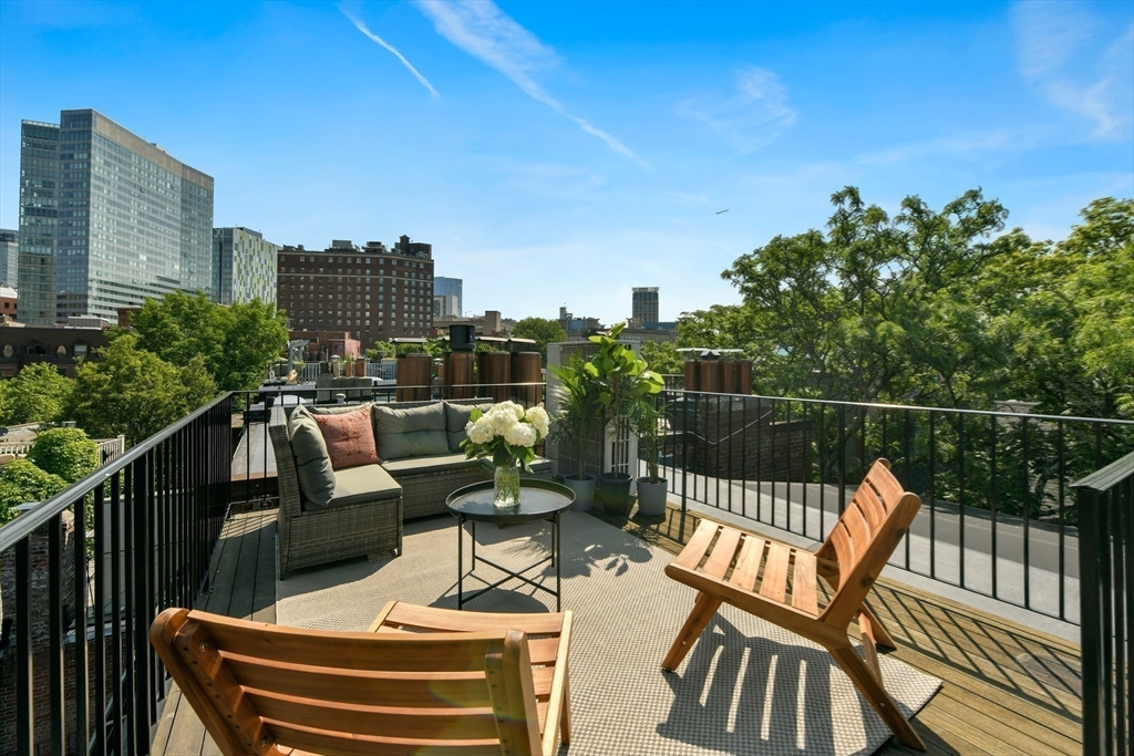 18 Melrose St, Boston, Massachusetts, 2 Bedrooms Bedrooms, 5 Rooms Rooms,2.5 BathroomsBathrooms,Residential,For Sale,Melrose St,73389946