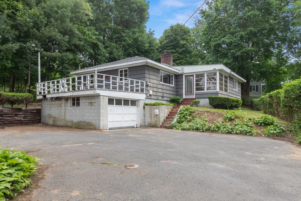 14 Forty Steps Lane, Nahant, Massachusetts, 3 Bedrooms Bedrooms, 5 Rooms Rooms,1 BathroomBathrooms,Residential,For Sale,Forty Steps Lane,73389787